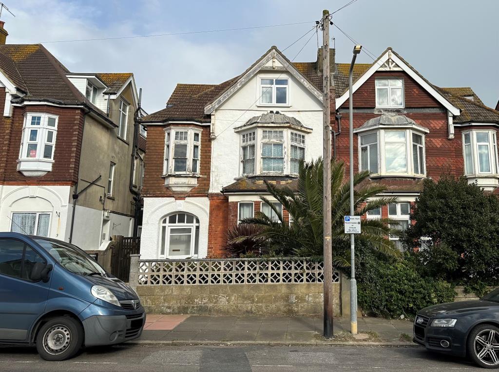 Lot: 4 - FREEHOLD GROUND RENTS - Semi-detached property arranged as flats